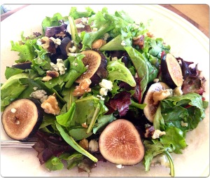 Fig Salad with Walnuts and Blue Cheese